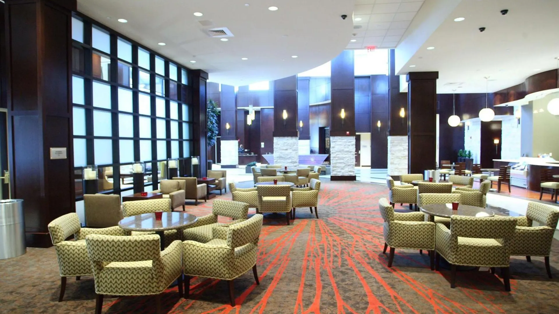 Hotel Embassy Airport 4*