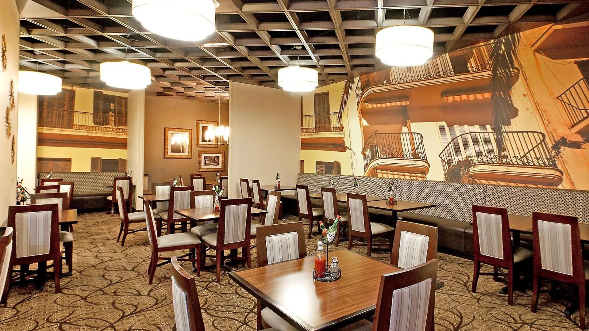 Hotel Embassy Airport