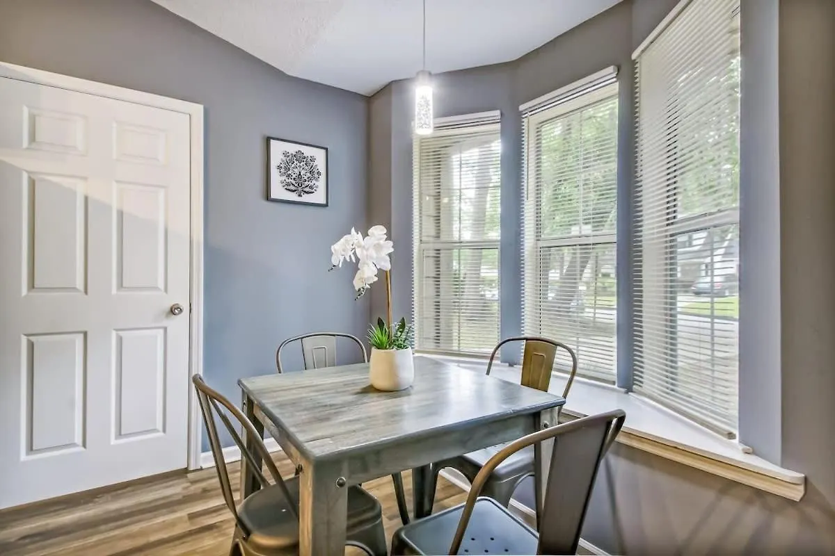 Holiday home Near Dining & Downtown- Moon River District Digs