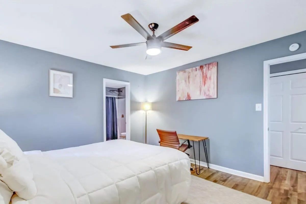 Near Dining & Downtown- Moon River District Digs Savannah