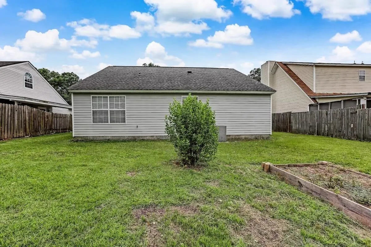 Fenced Yard Lovely At Laurelwood *