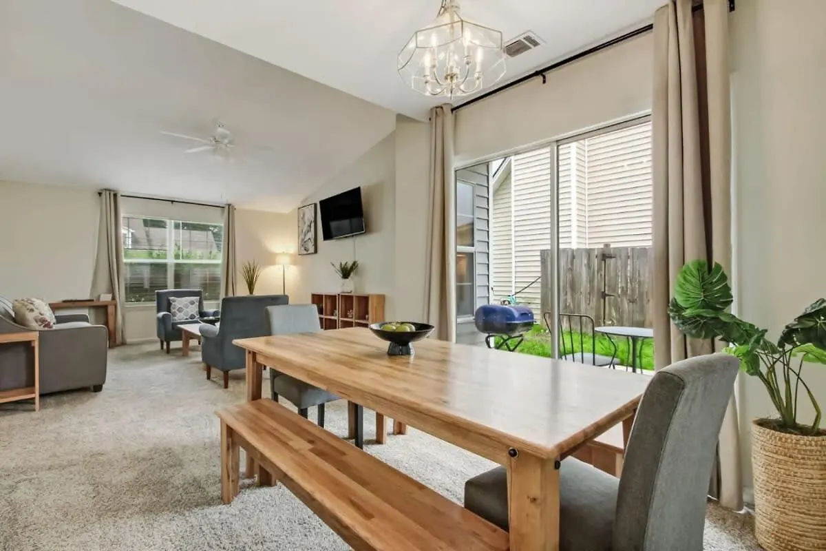 Holiday home Fenced Yard Lovely At Laurelwood Savannah
