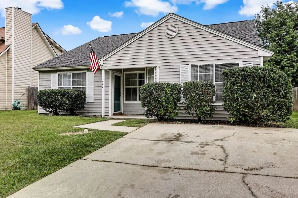 Holiday home Fenced Yard Lovely At Laurelwood Savannah