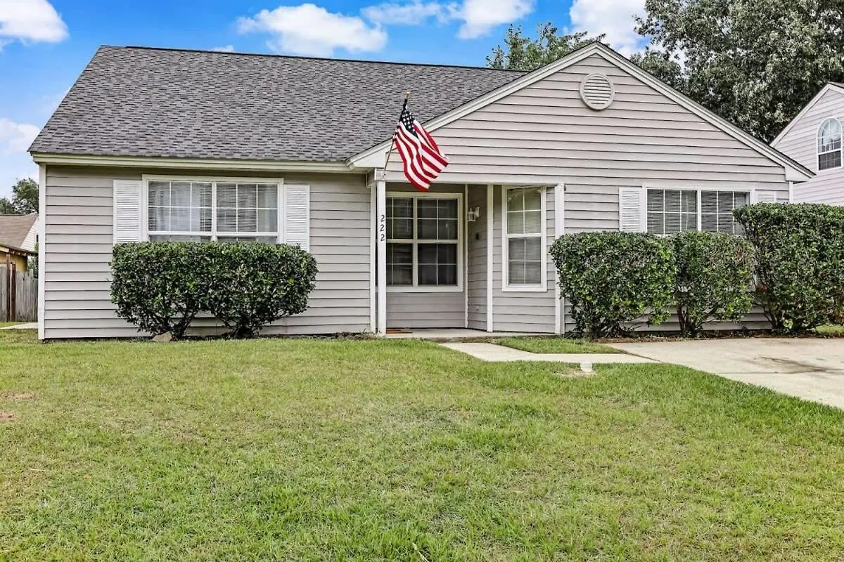 Fenced Yard Lovely At Laurelwood Holiday home Savannah