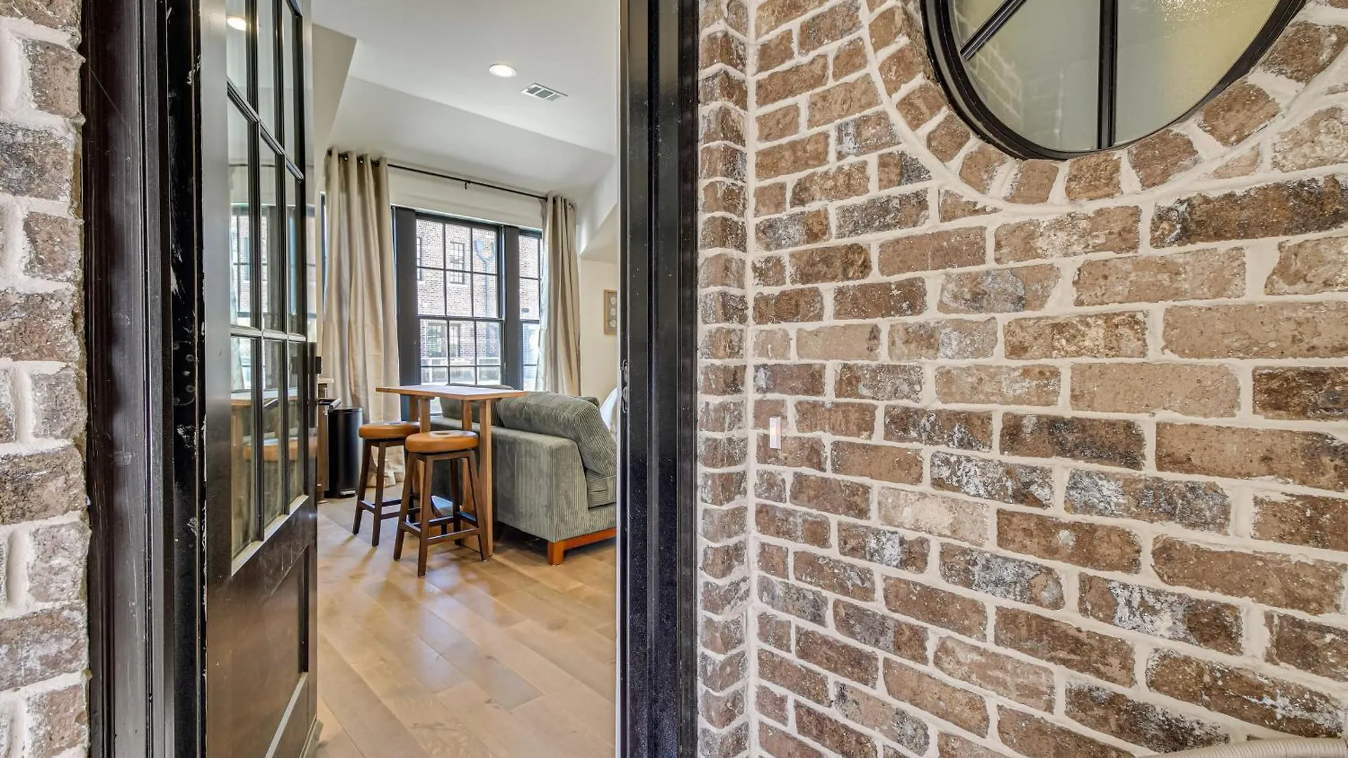 Apartment Lovely 1 Mi To Historic District! *