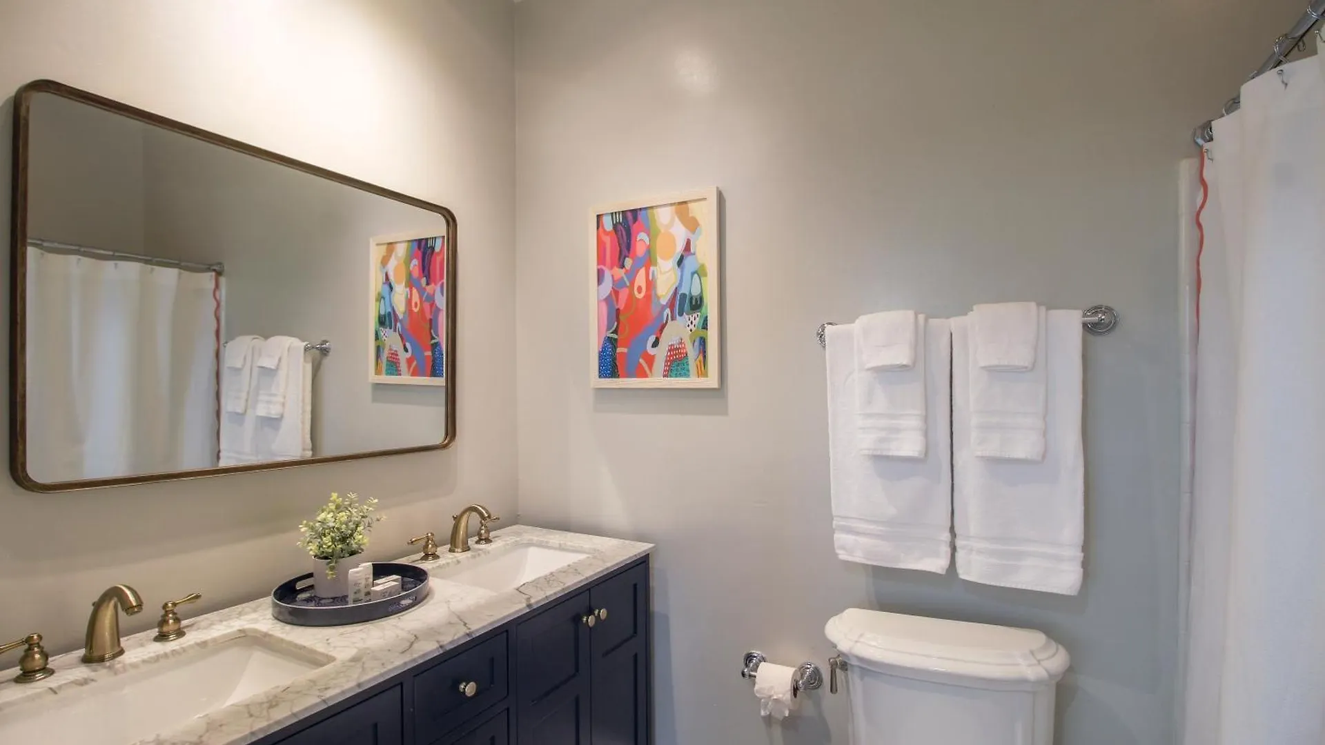 Walk To It In Downtown, Double King Beds * Savannah