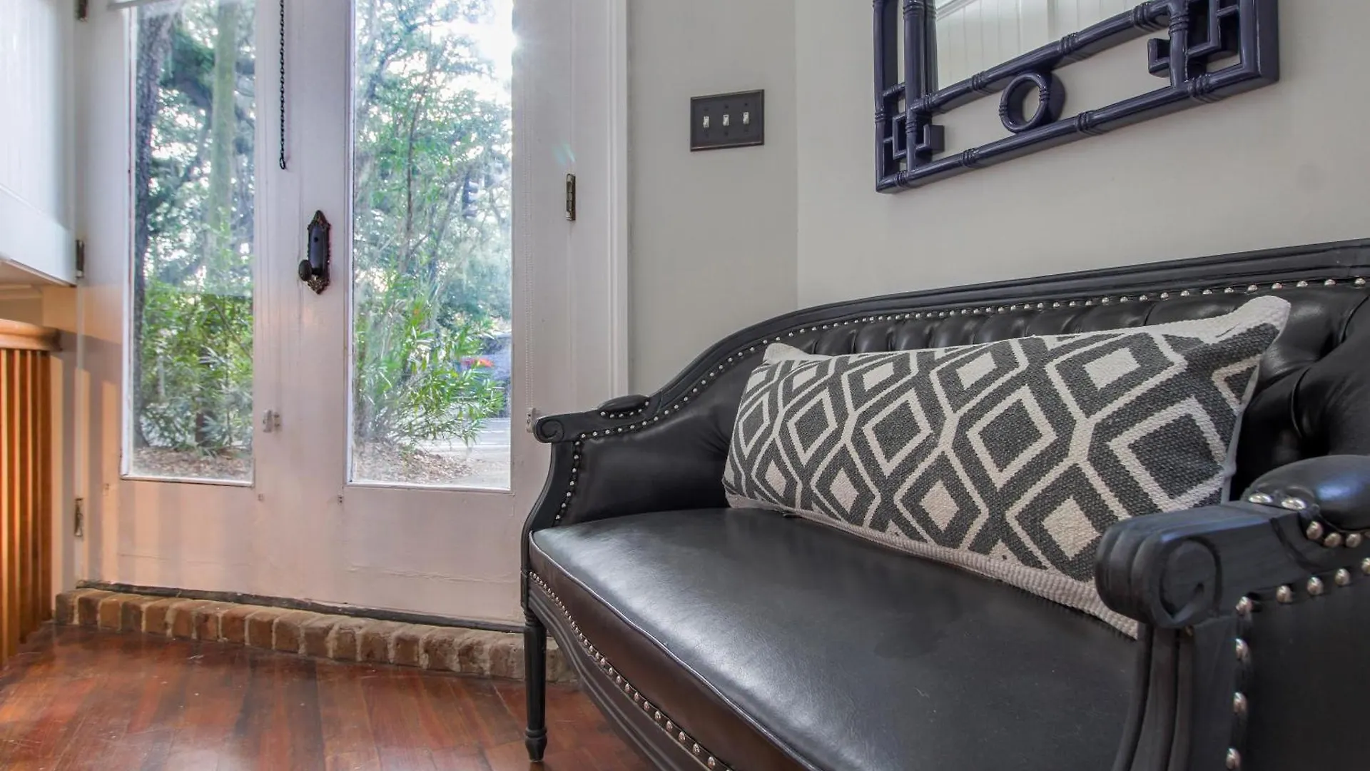 Walk To It In Downtown, Double King Beds * Savannah