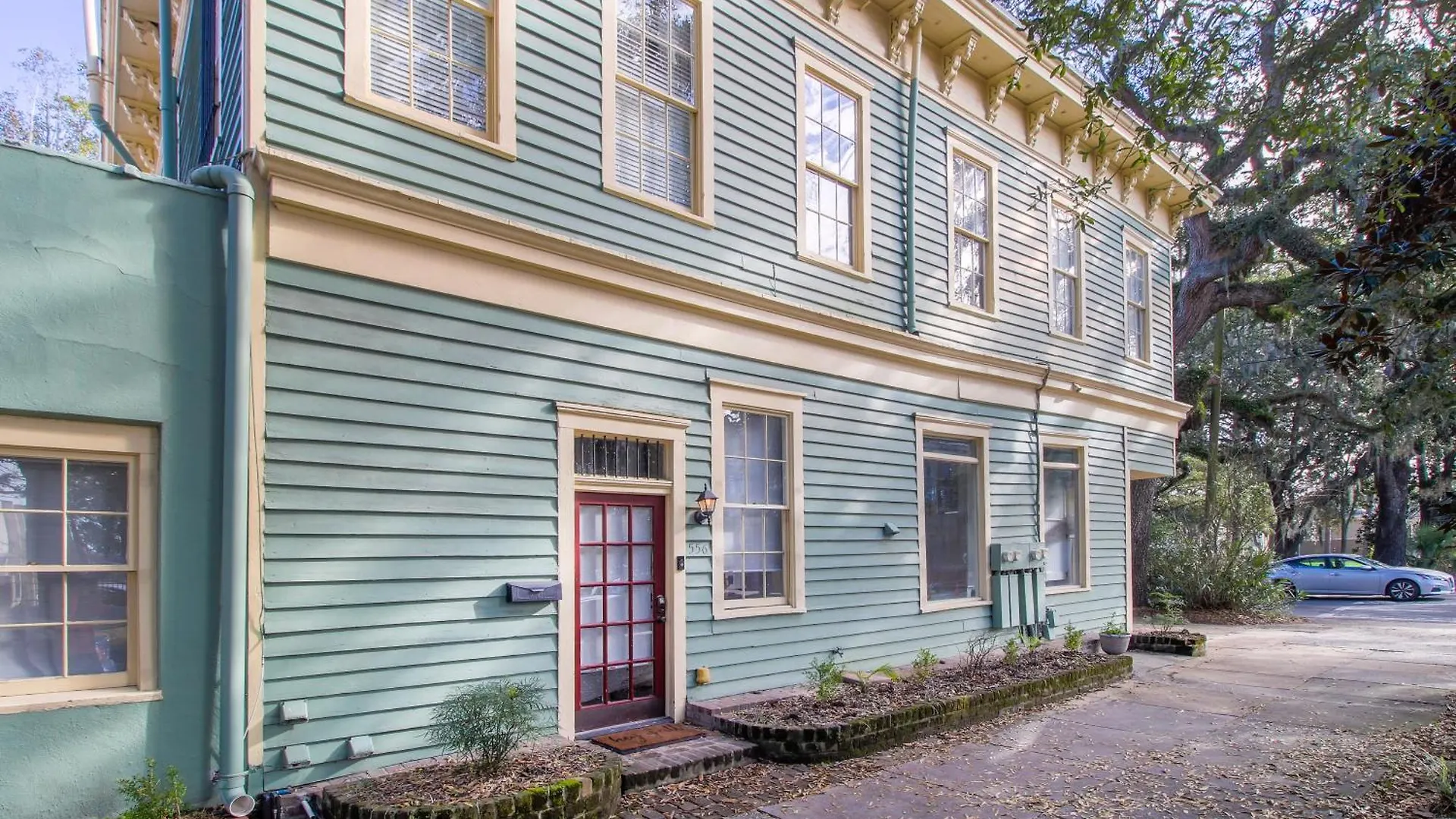 Apartment Walk To It In Downtown, Double King Beds *