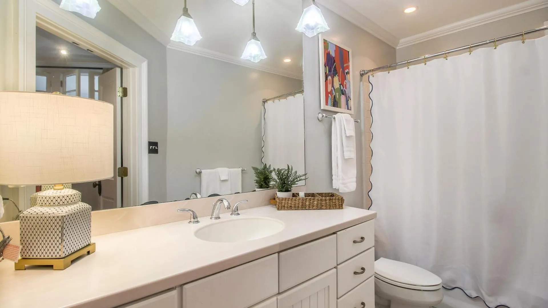 Walk To It In Downtown, Double King Beds Apartment *