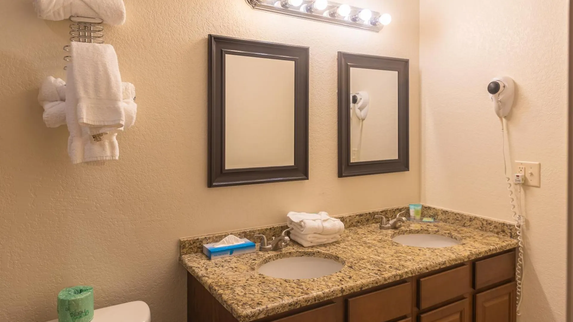 Cottonwood Savannah & Conference Center Hotel 3*