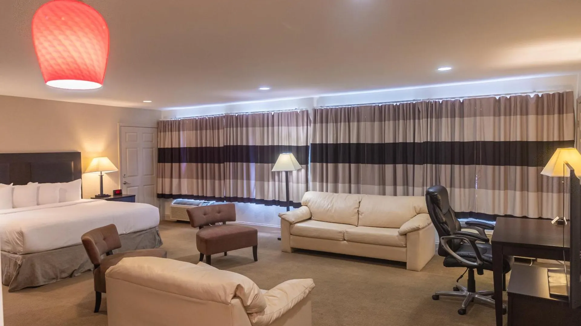 Cottonwood Savannah & Conference Center Hotel