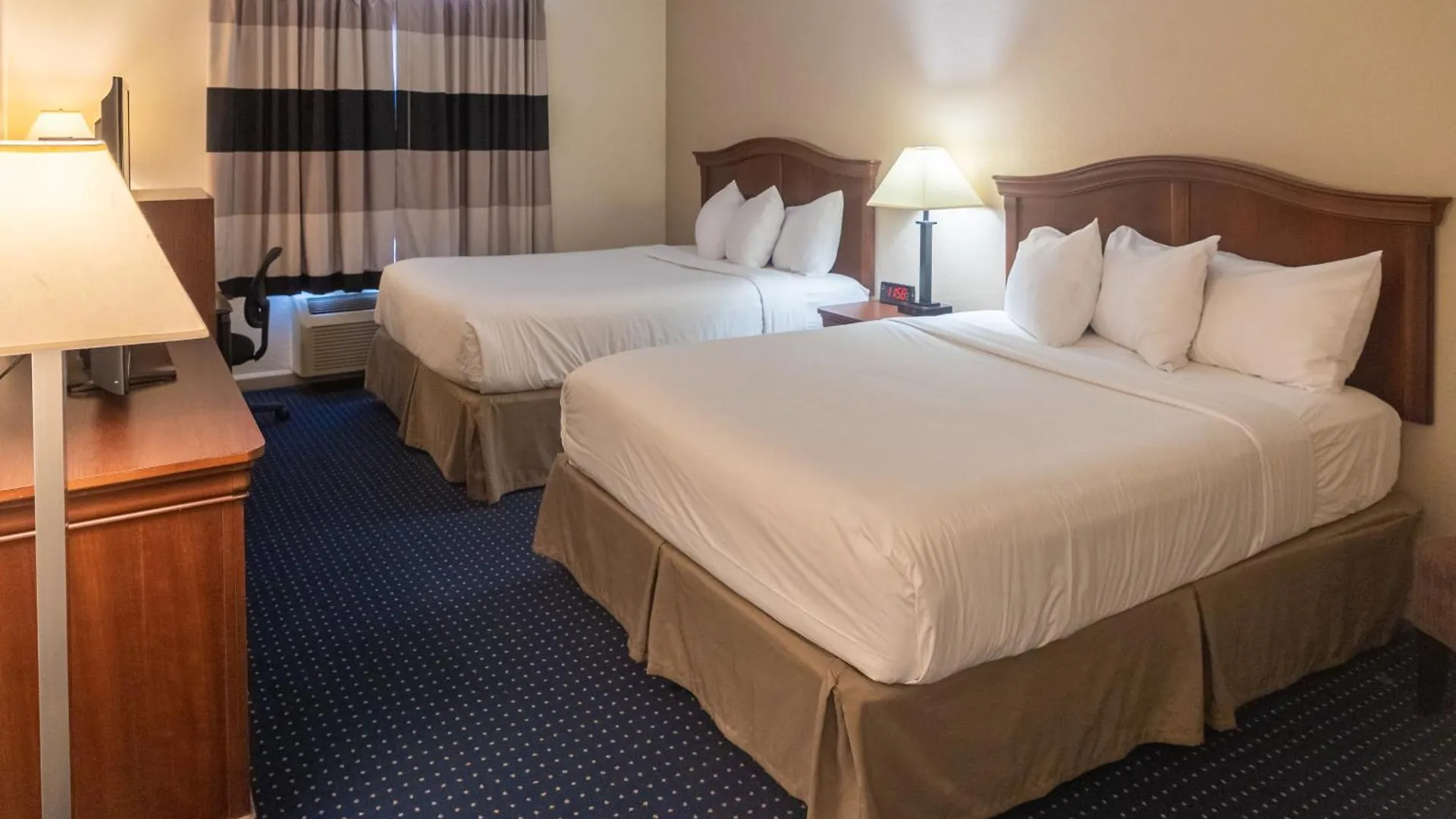 Cottonwood Savannah & Conference Center Hotel