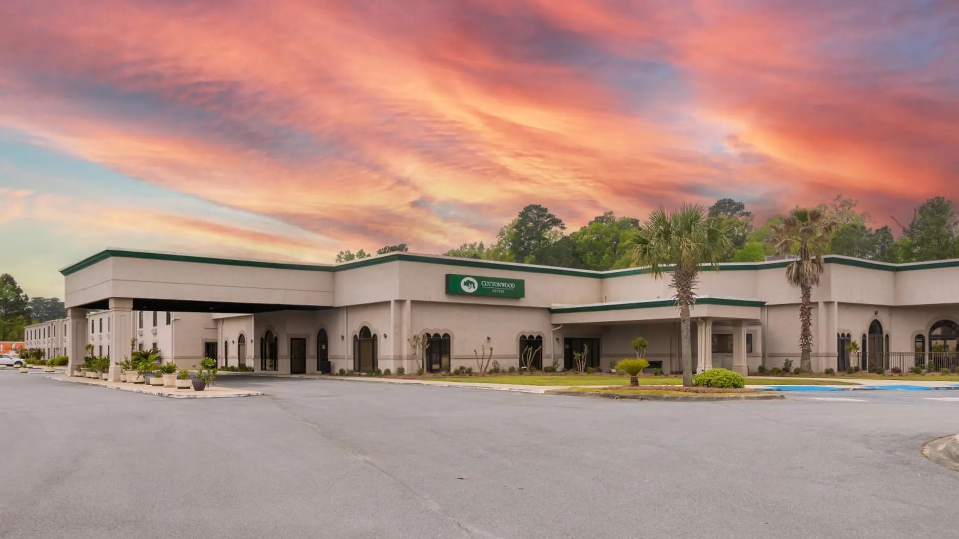 Cottonwood Savannah & Conference Center 3*