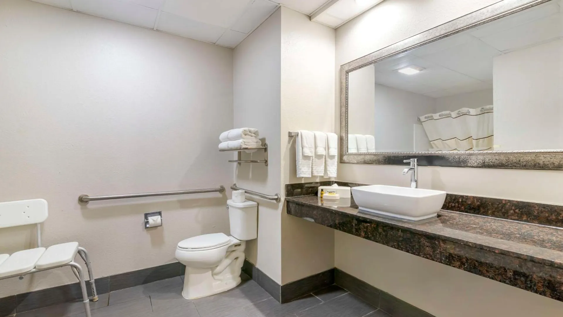 Western Savannah Airport Inn&suites Pooler