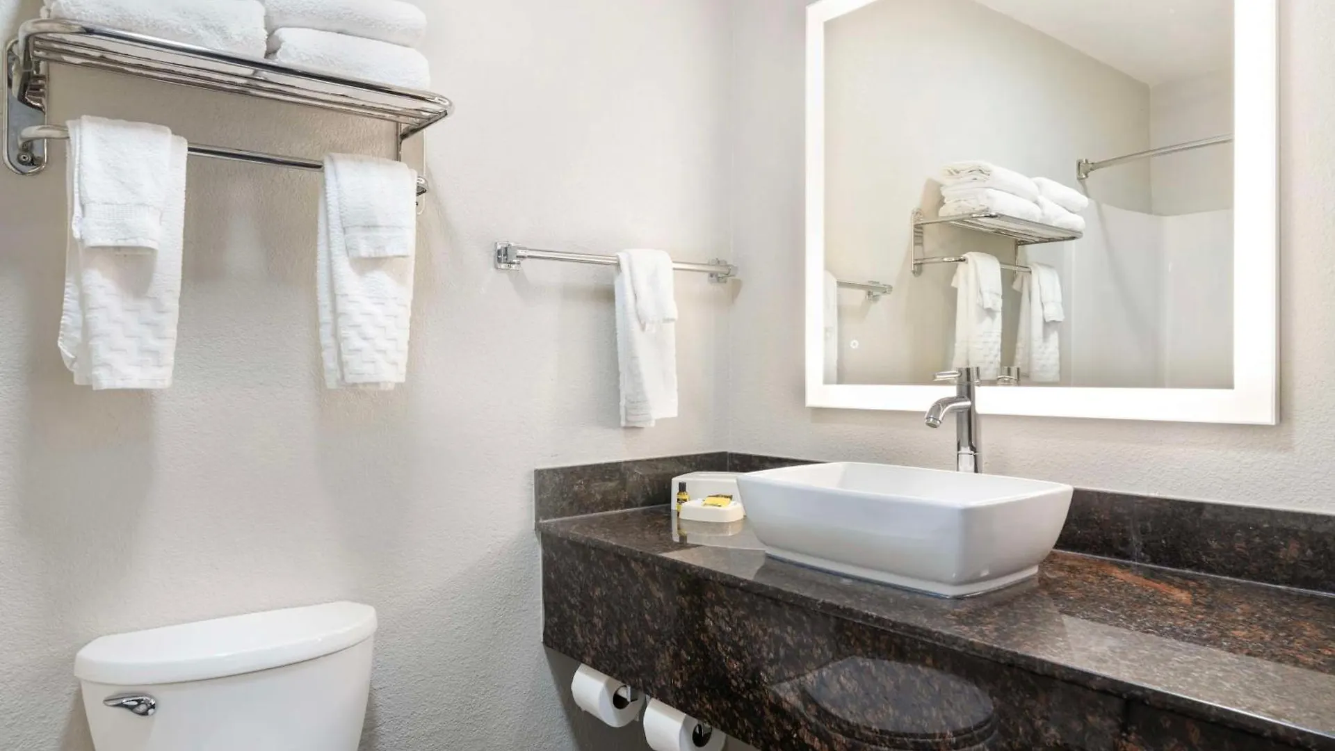 Western Savannah Airport Inn&suites