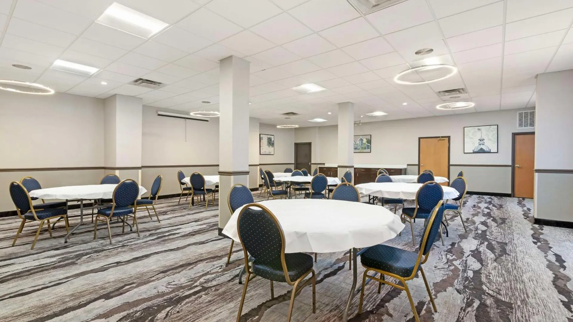 Western Savannah Airport Inn&suites