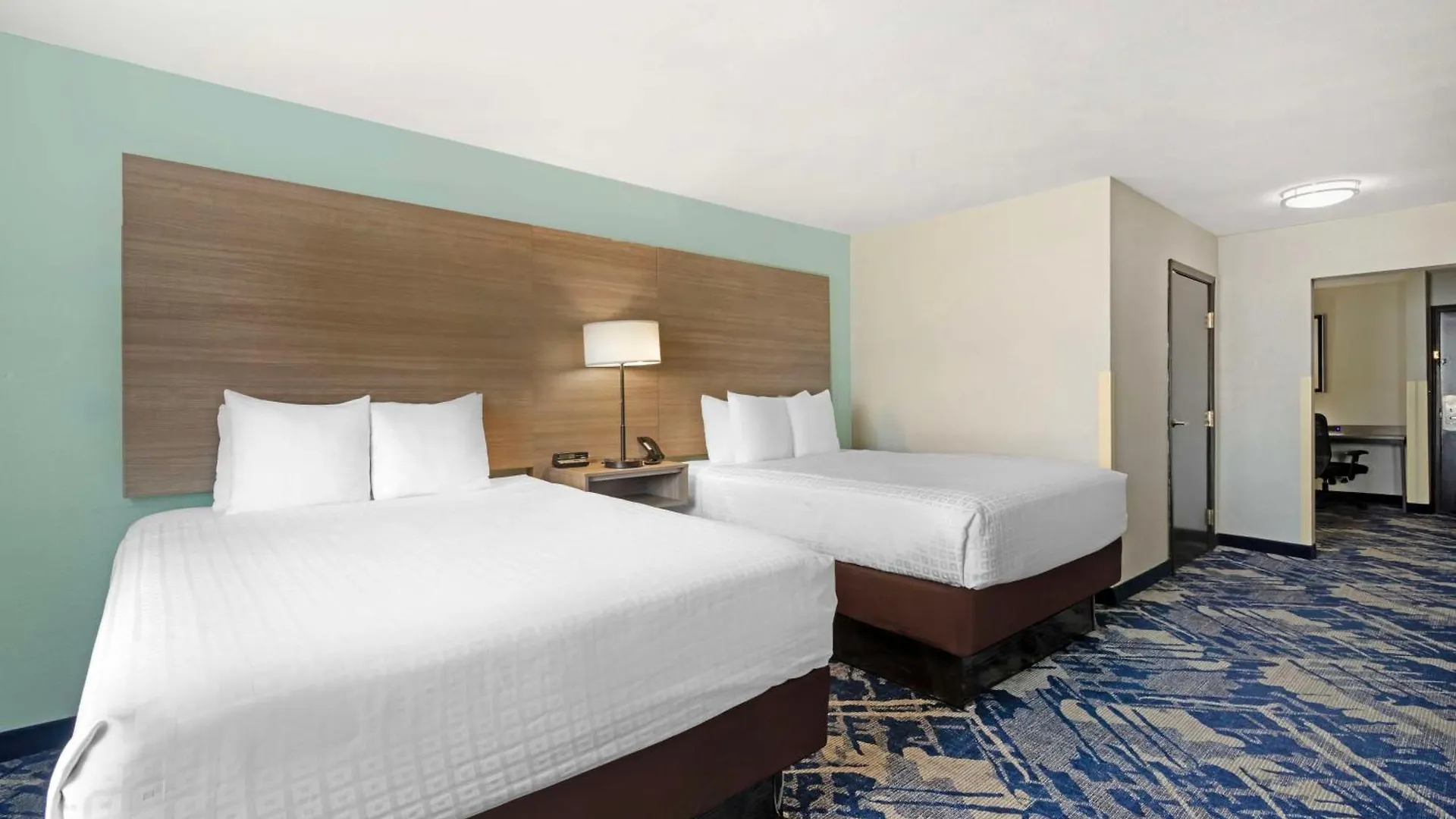 Western Savannah Airport Inn&suites Hotel 3*