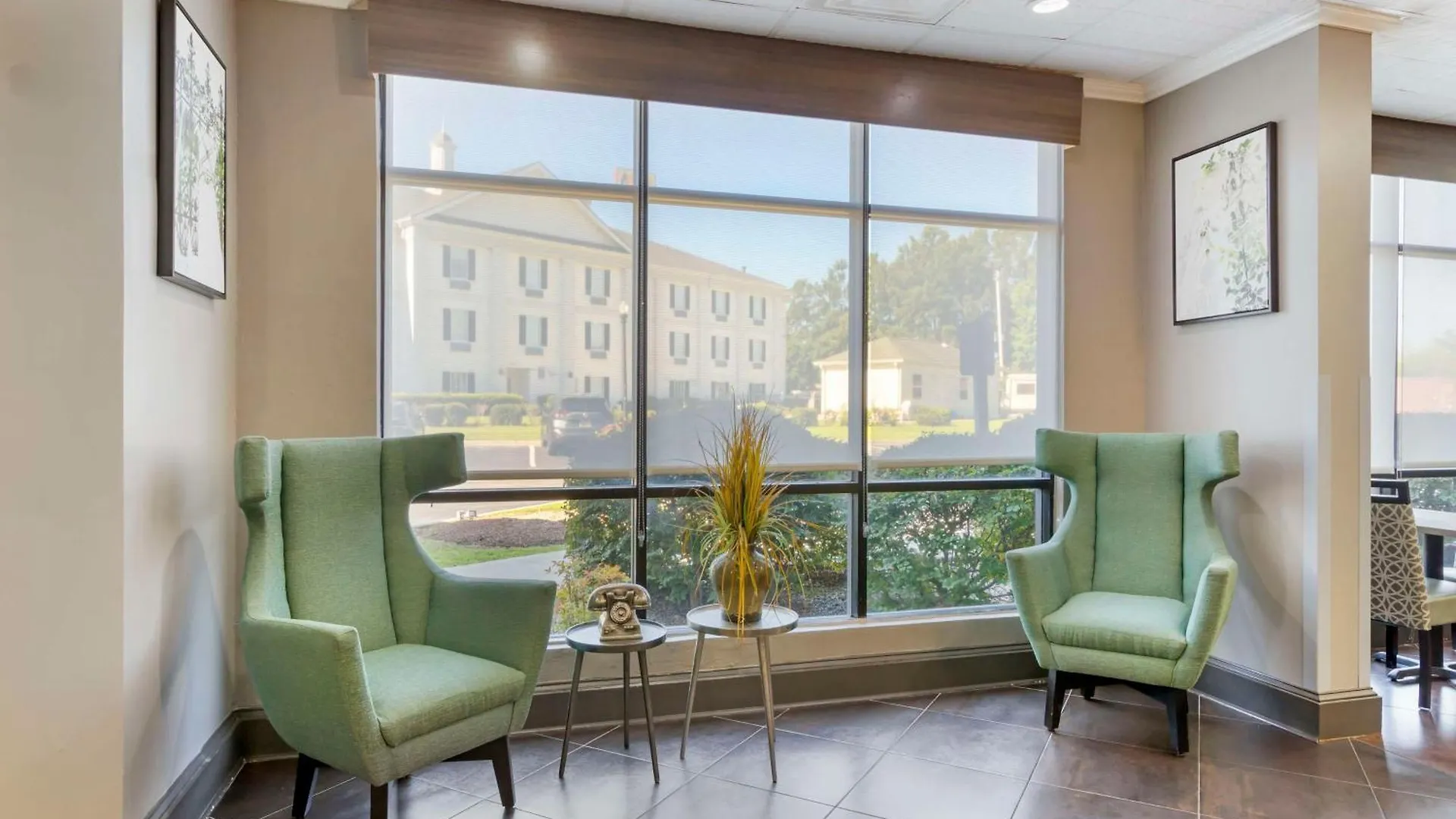 Western Savannah Airport Inn&suites