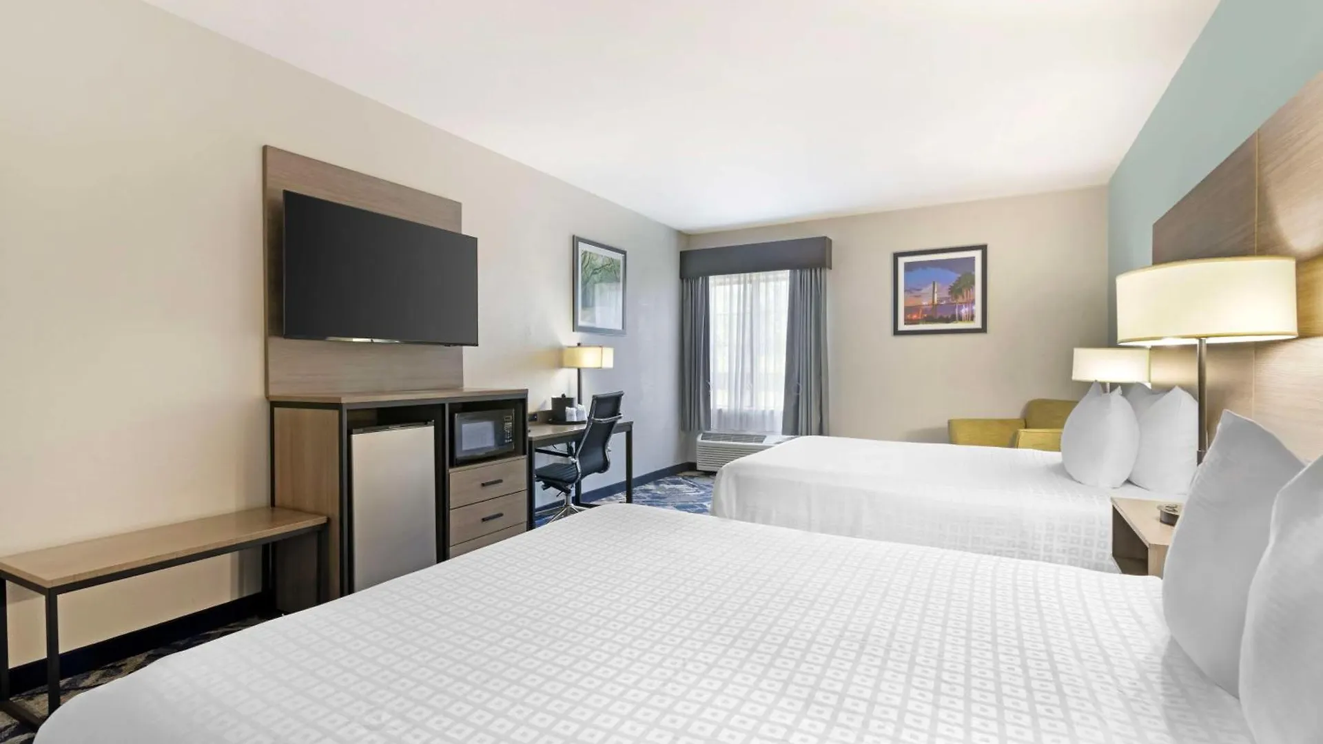 Western Savannah Airport Inn&suites Hotel