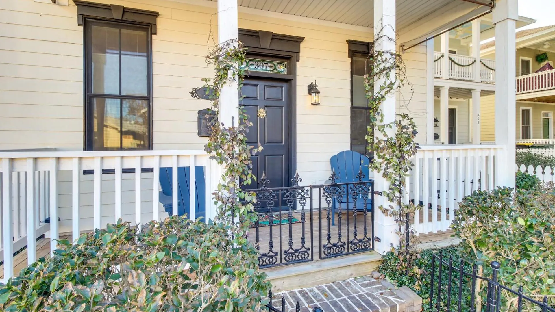 Holiday home Chic Thomas Square In Walkable Location!