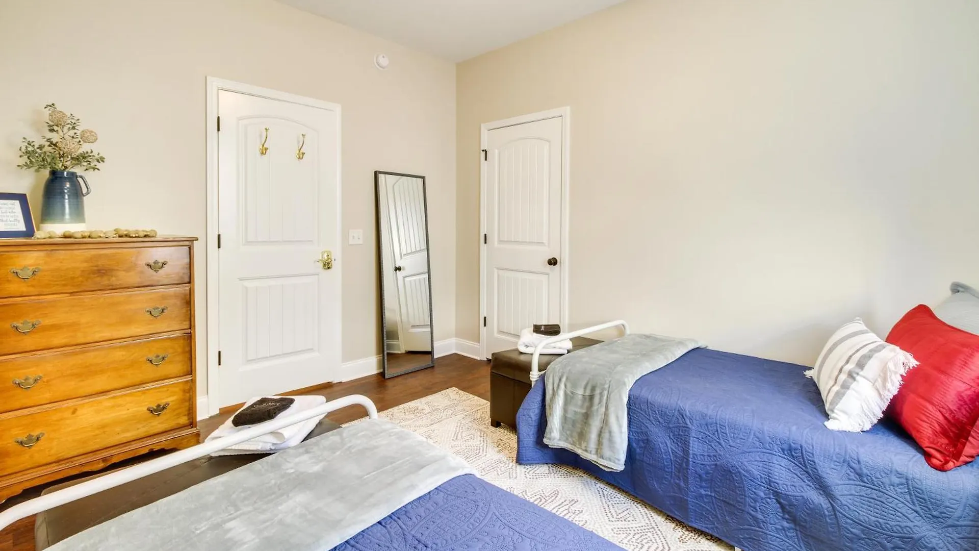 Chic Thomas Square In Walkable Location! Holiday home *