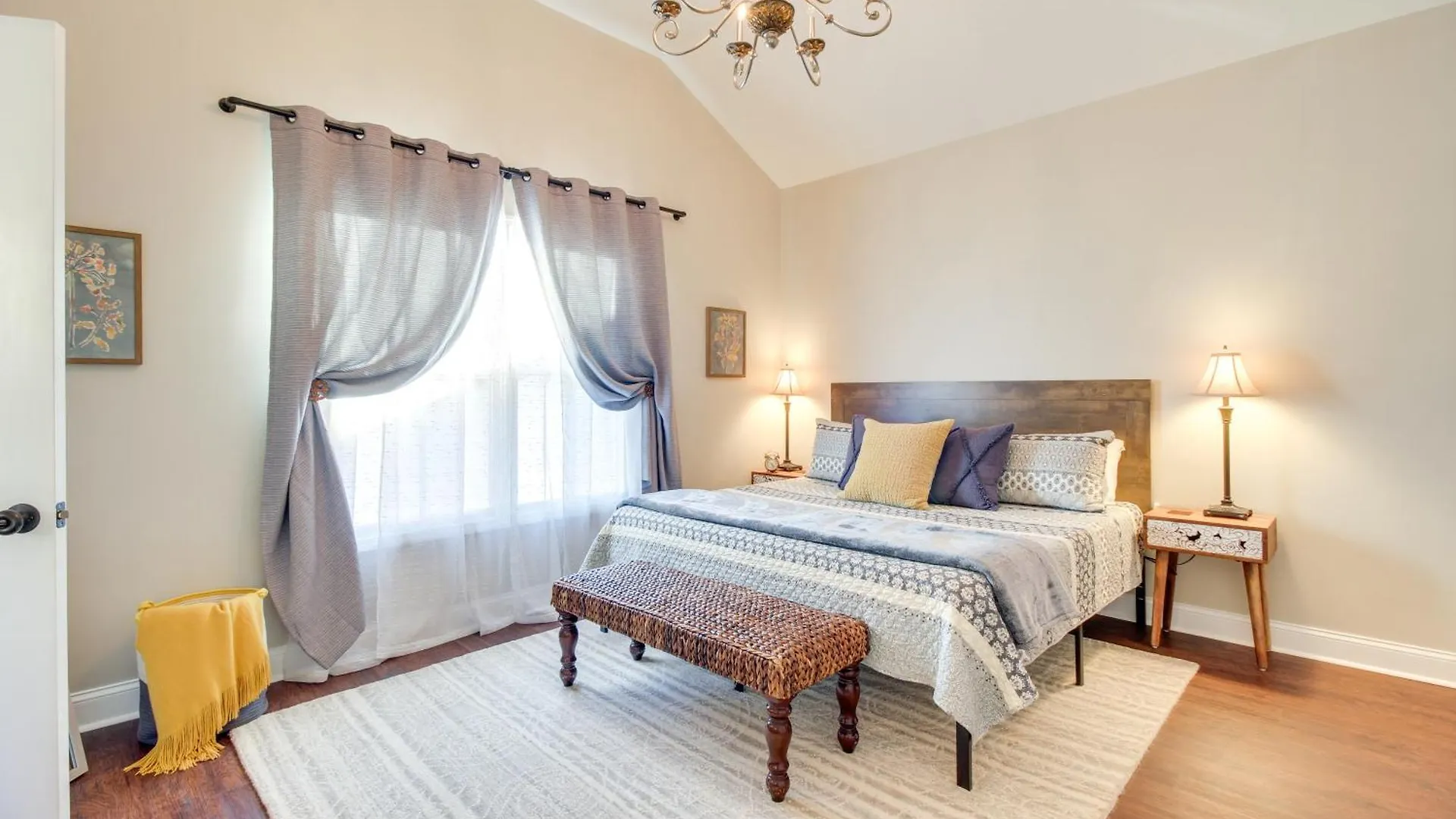 Holiday home Chic Thomas Square In Walkable Location! *