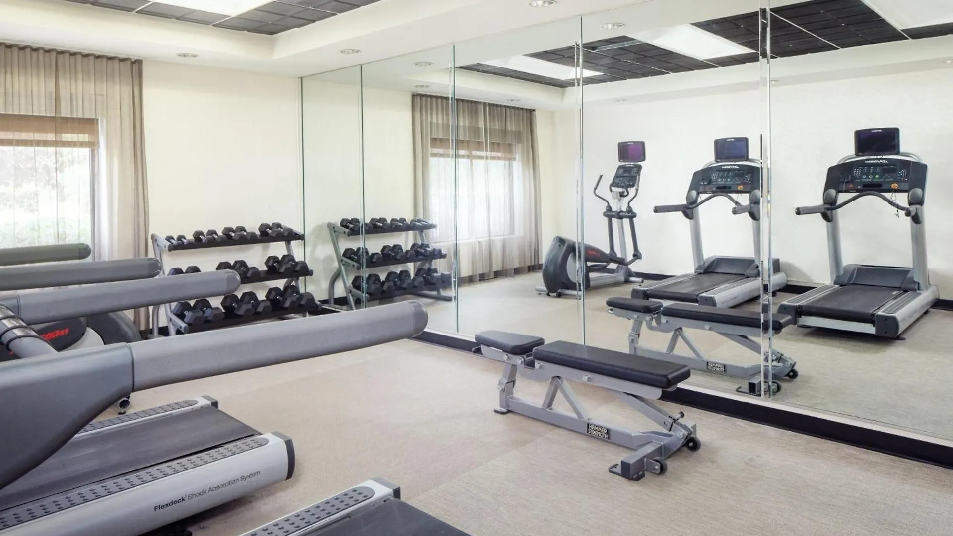 Hotel Springhill Airport 3*