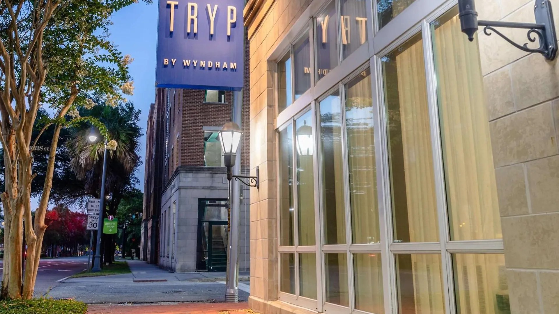 Tryp By Wyndham Savannah