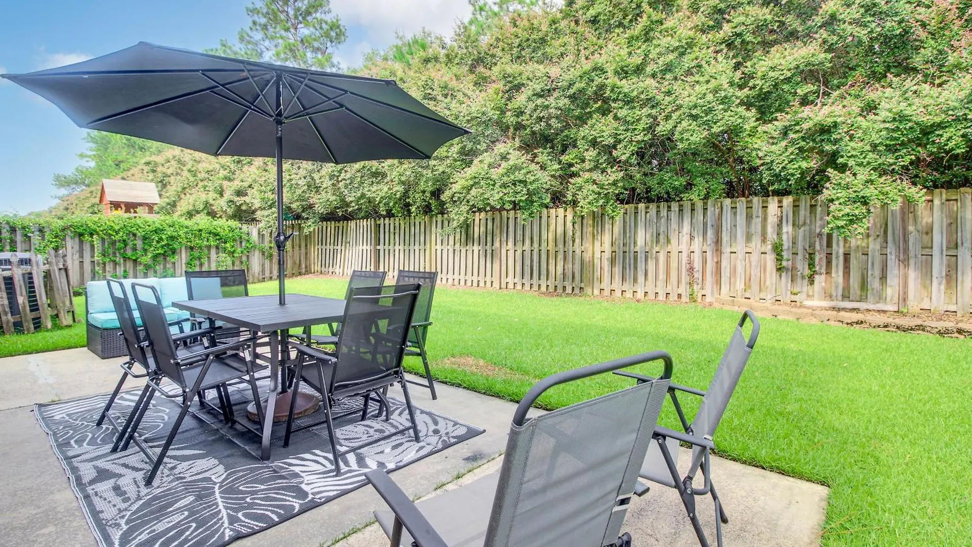 Spacious Pooler With Family-friendly Perks Feriehus