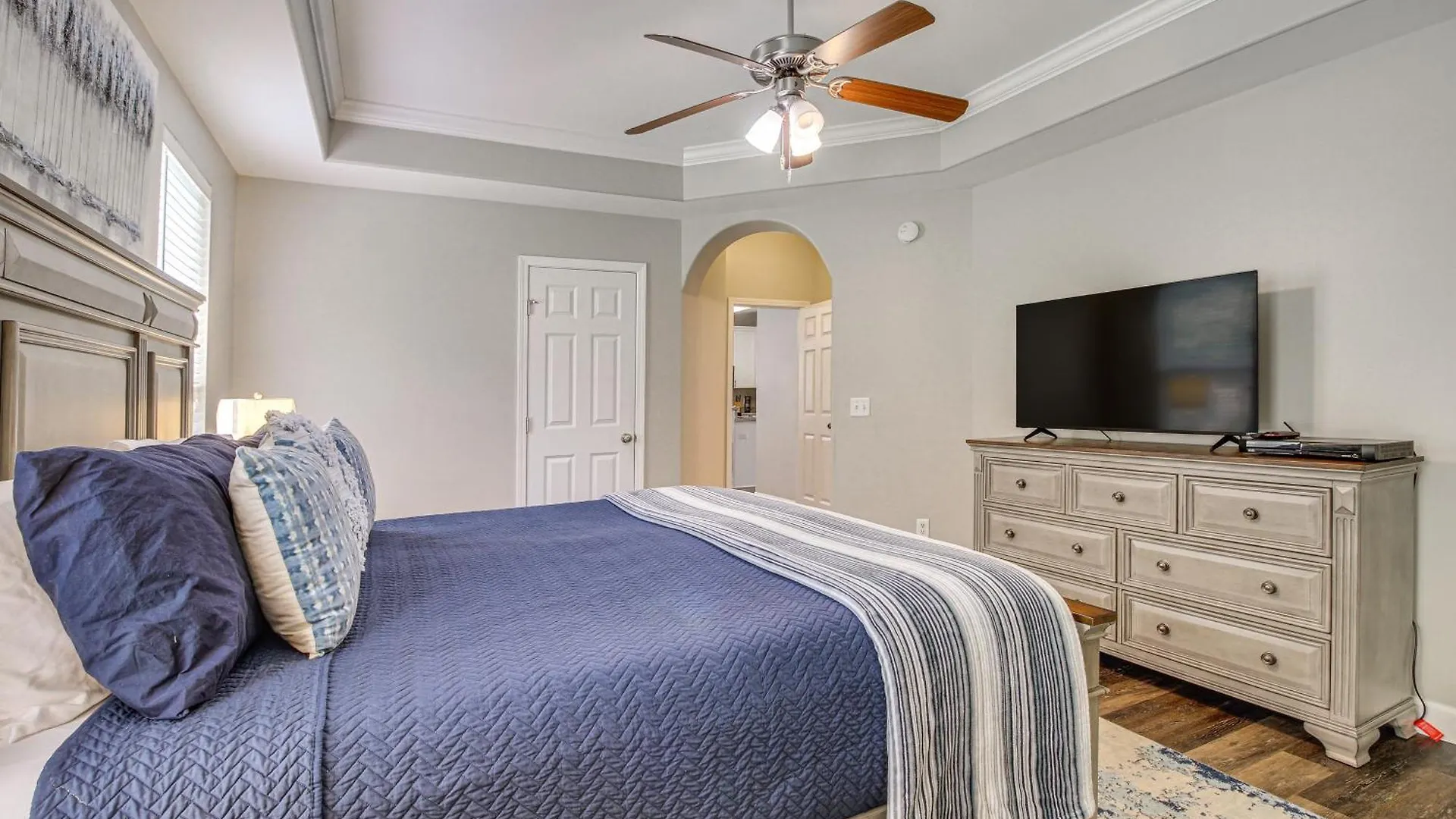 Feriehus Spacious Pooler With Family-friendly Perks *