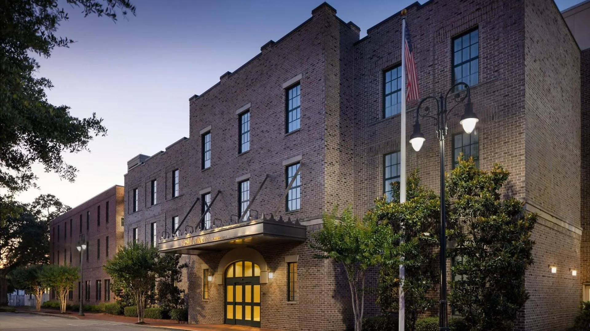 Downtown Historic District 3* Savannah