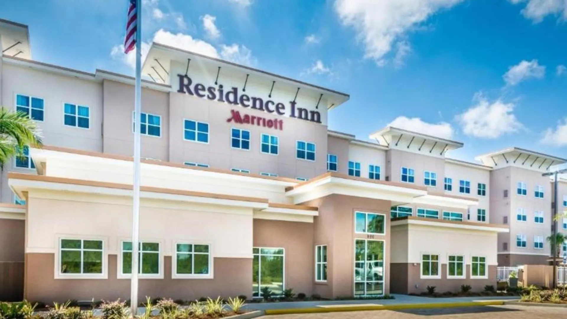 By Marriott Airport 3* Savannah