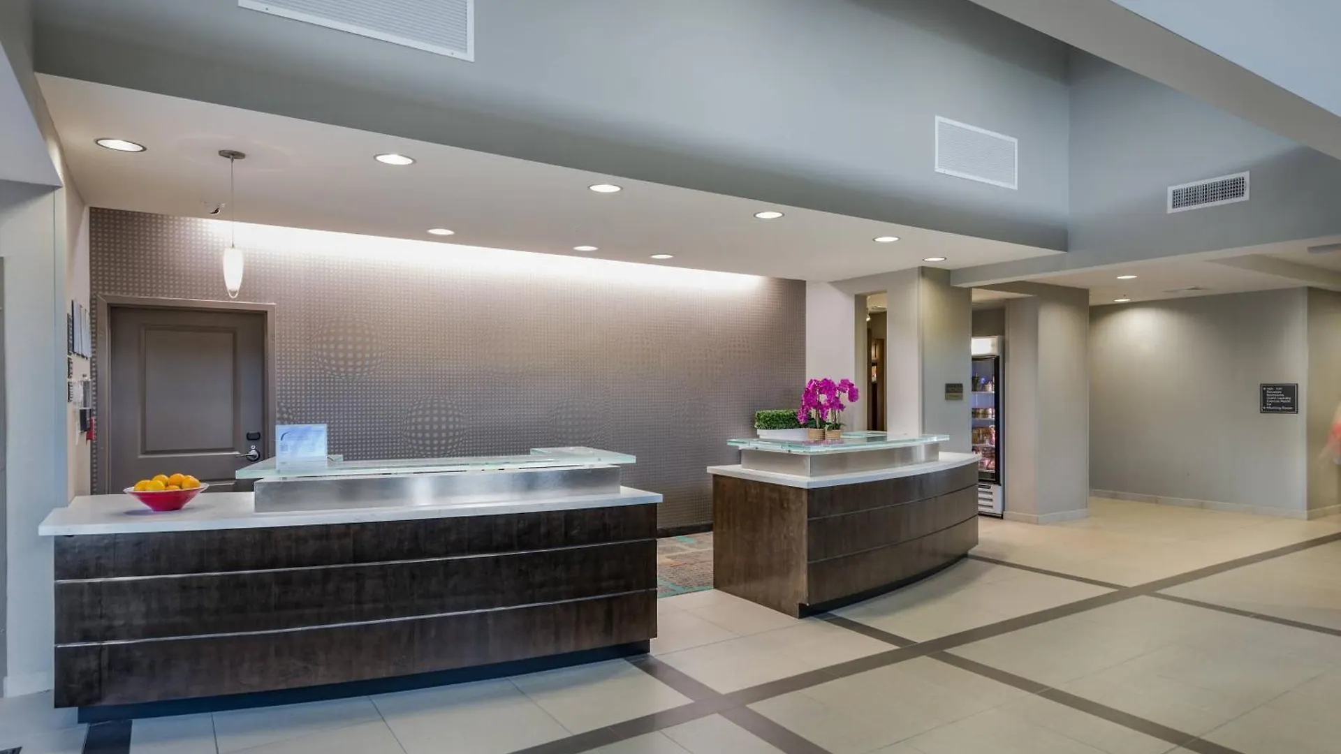 Hotel By Marriott Airport 3*