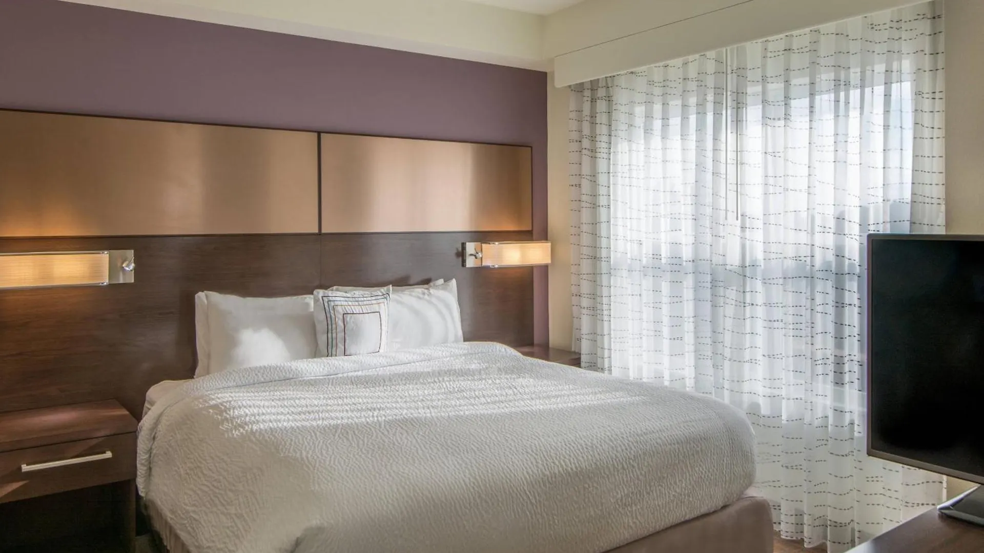 Hotel By Marriott Airport Savannah