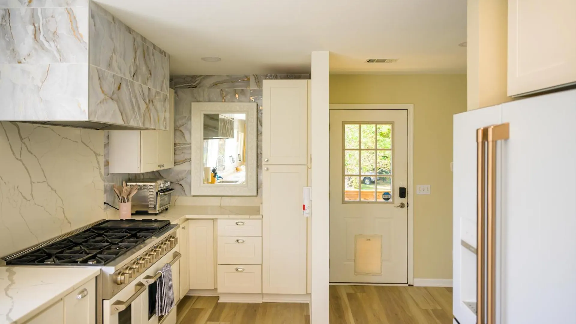 Riverfront Retreat With Private Dock! Hébergement de vacances Savannah