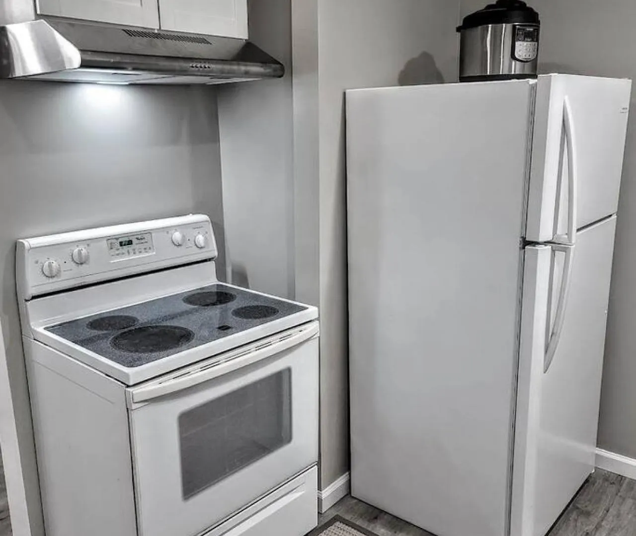 Cozy, Contemporary Haven Near Historic Downtown *