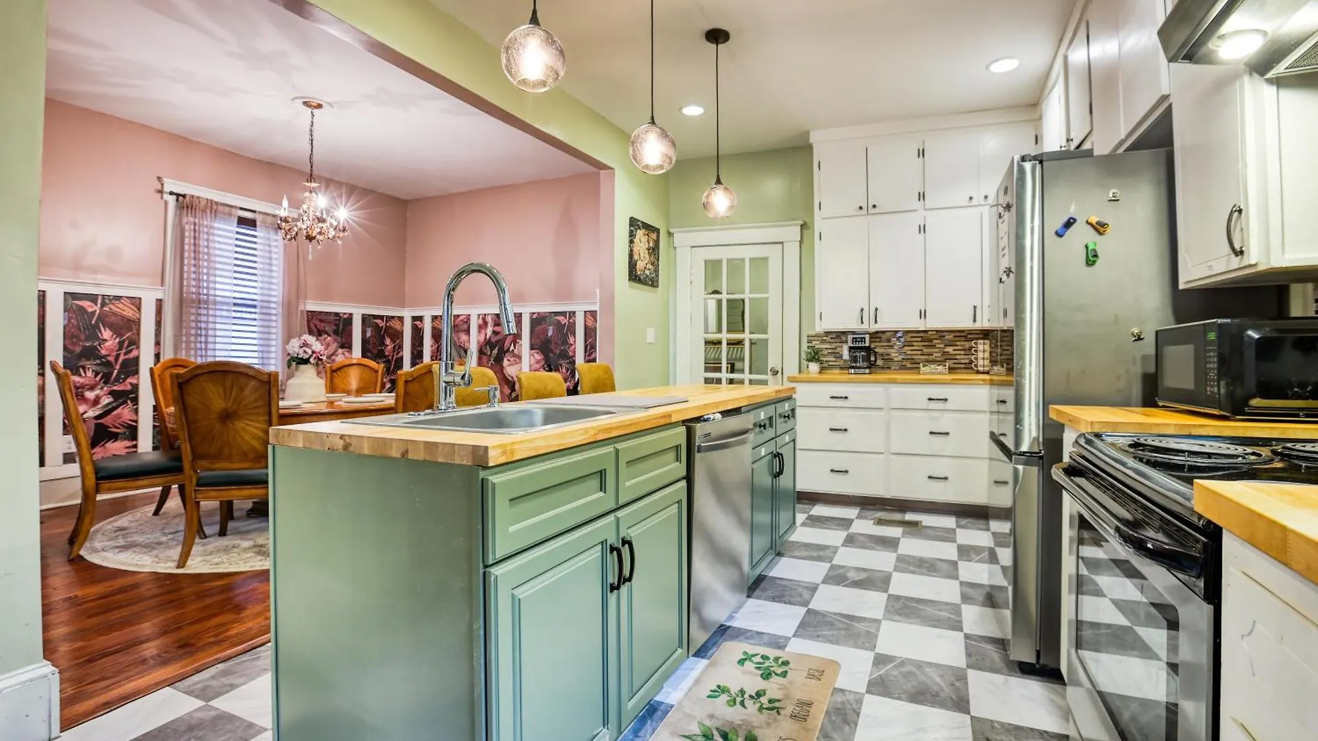 Holiday home 5 Mins To Forsyth - Downtown - Sleeps 10 - Starland Savannah