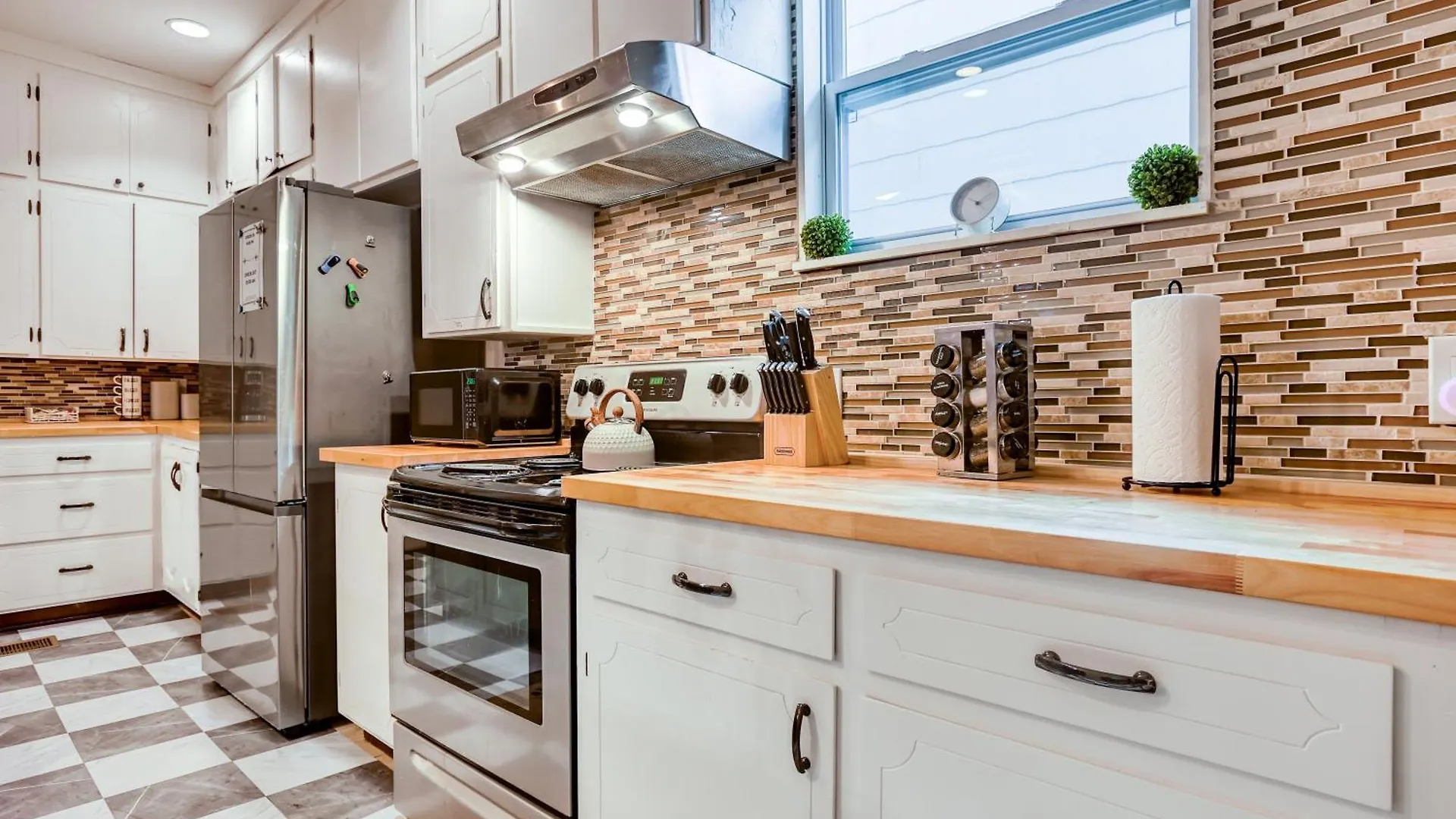 5 Mins To Forsyth - Downtown - Sleeps 10 - Starland *