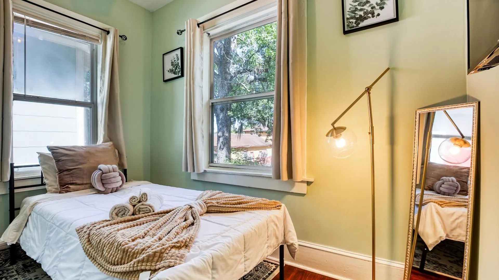 5 Mins To Forsyth - Downtown - Sleeps 10 - Starland * Savannah