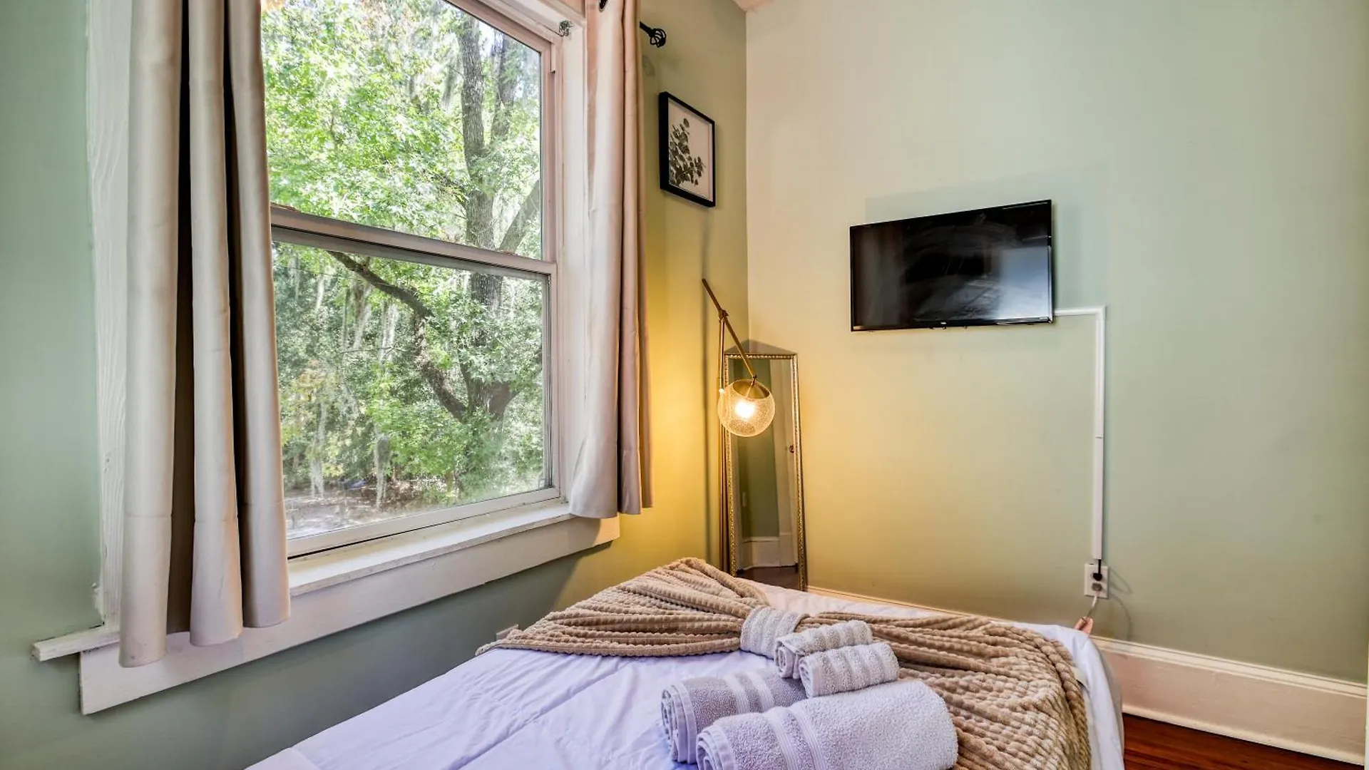 Holiday home 5 Mins To Forsyth - Downtown - Sleeps 10 - Starland *