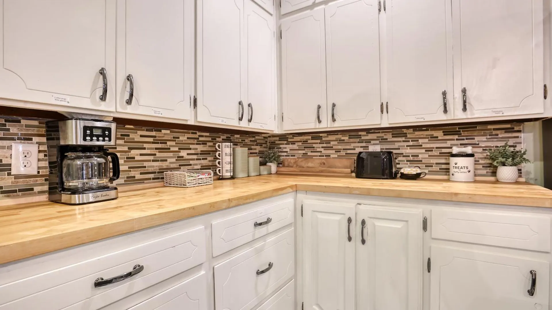 5 Mins To Forsyth - Downtown - Sleeps 10 - Starland Holiday home *