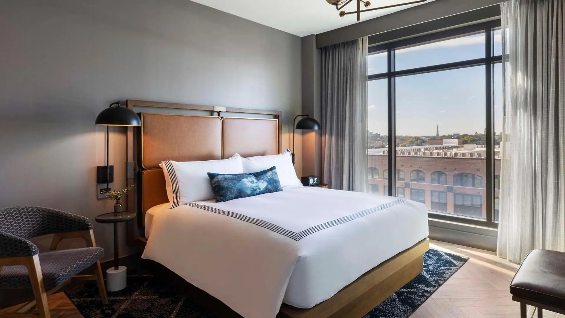 Thompson Savannah, By Hyatt Hotel