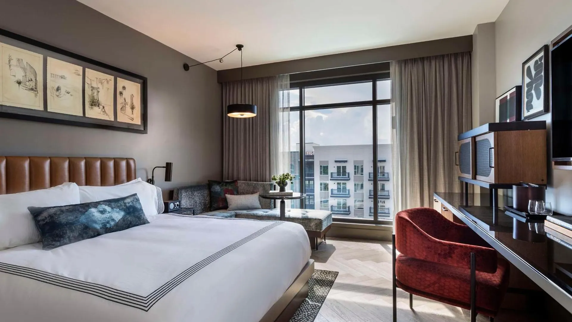 Thompson Savannah, By Hyatt Hotel