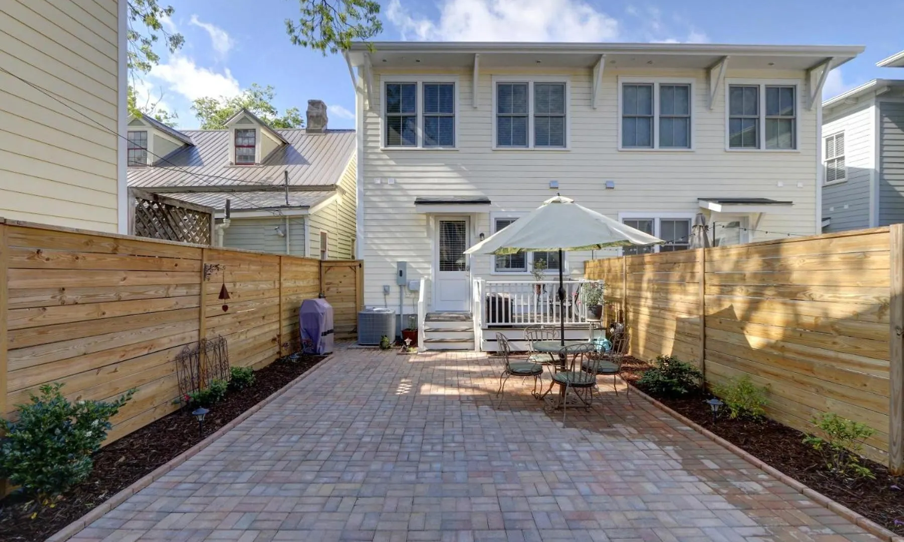 504 E Gwinnett *