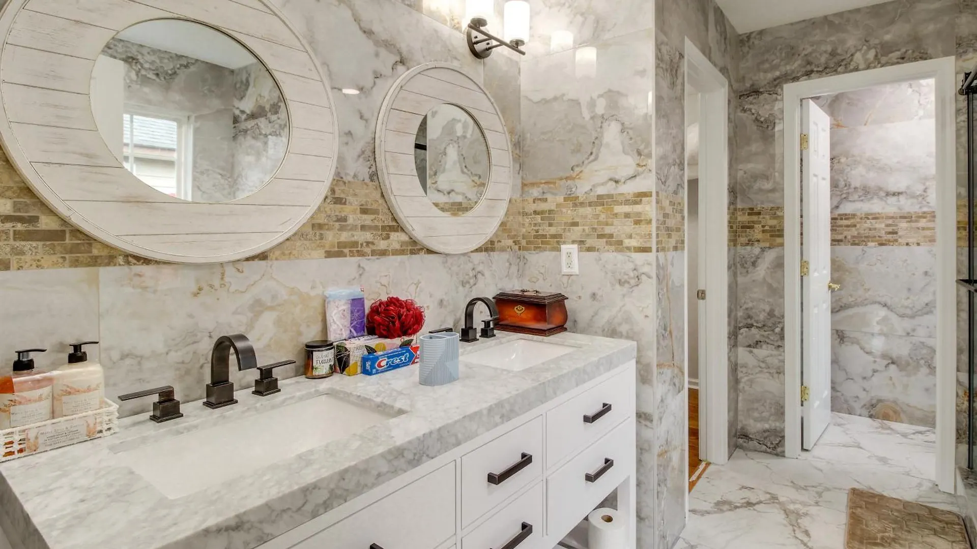 3 Mi To Oglethorpe Mall With Fenced Yard! بيت للعطل *