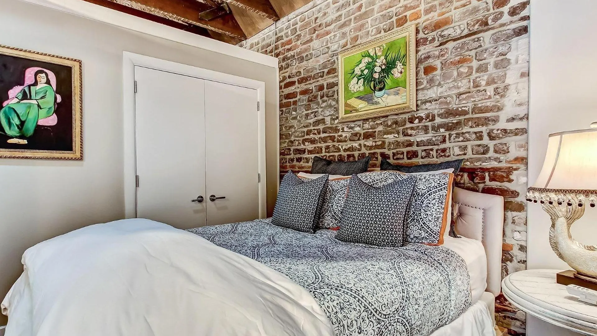Broughton Corner Loft 아파트