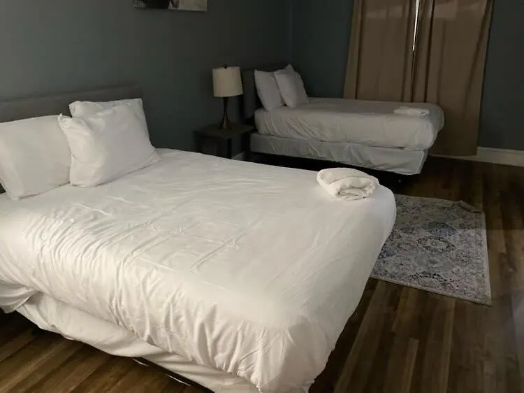 Near Dining & Downtown- Moon River District Digs * Savannah