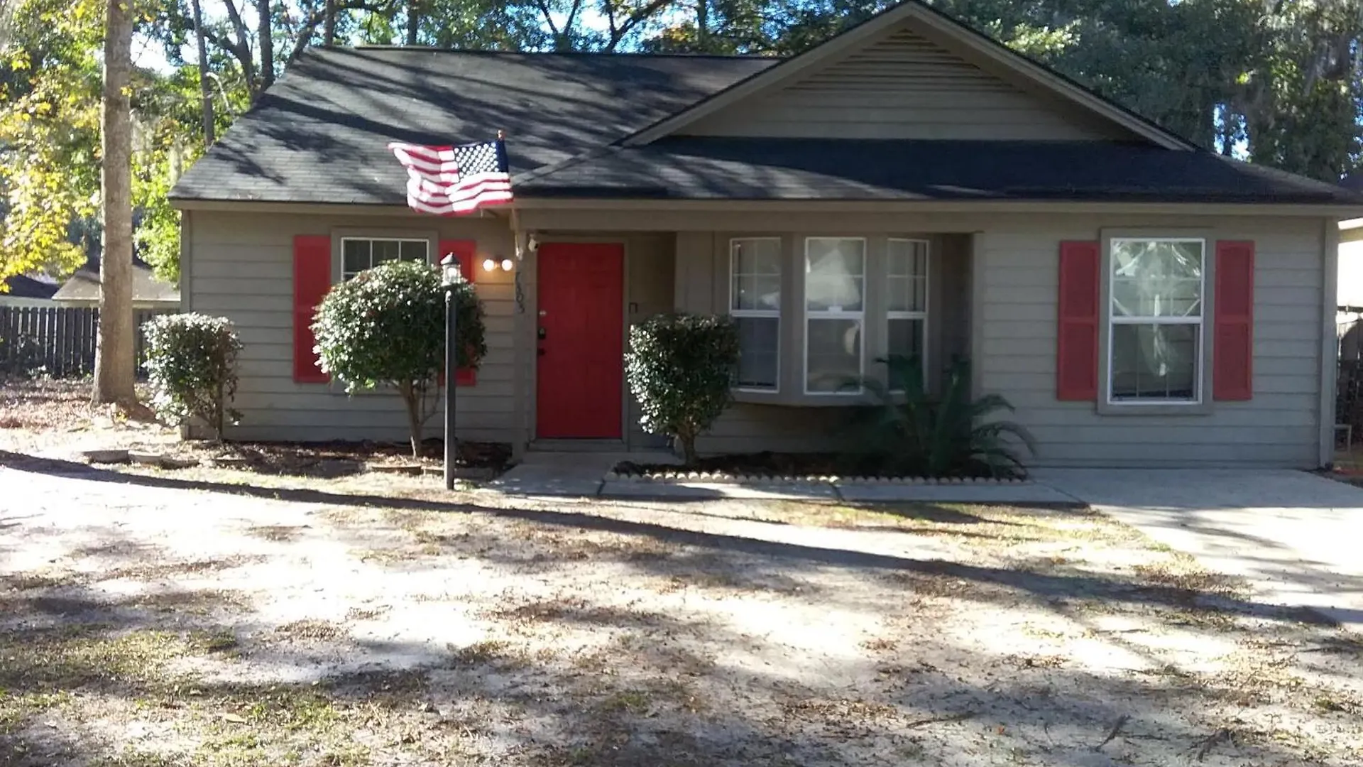 Near Dining & Downtown- Moon River District Digs Savannah