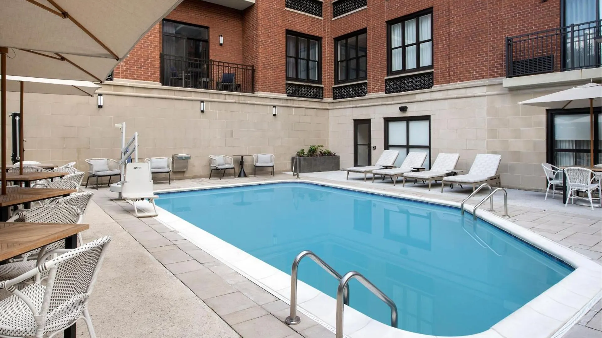 Courtyard By Marriott Downtown - Historic District 3* Savannah