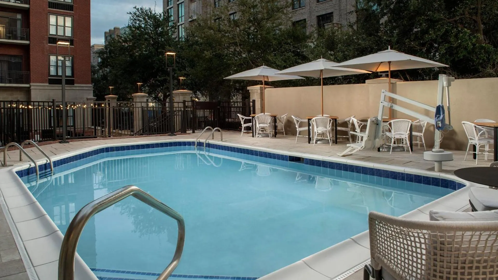 Courtyard By Marriott Downtown - Historic District